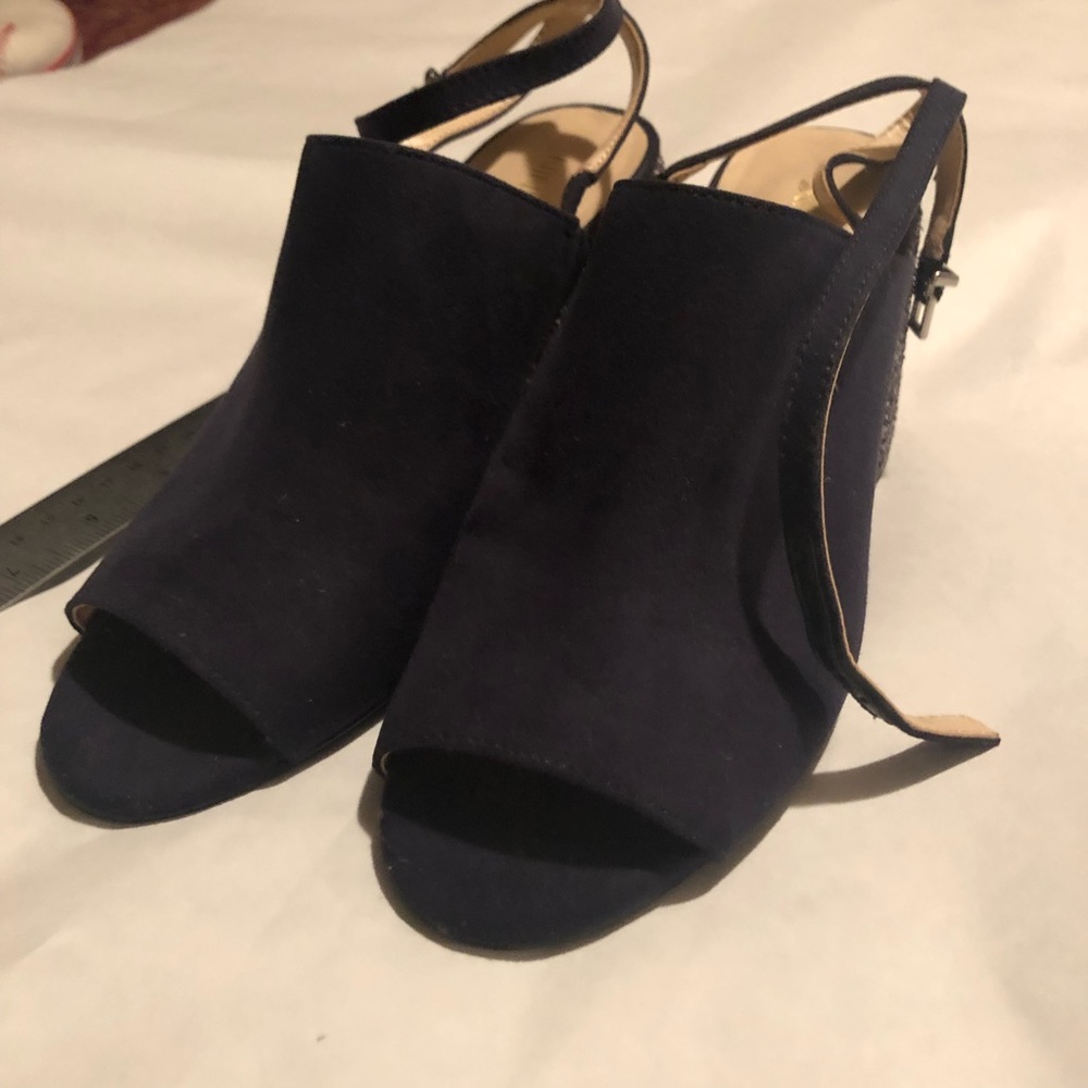Size 6 1/2 Woman’s Shoe. *WORN ONCE* Dark Blue